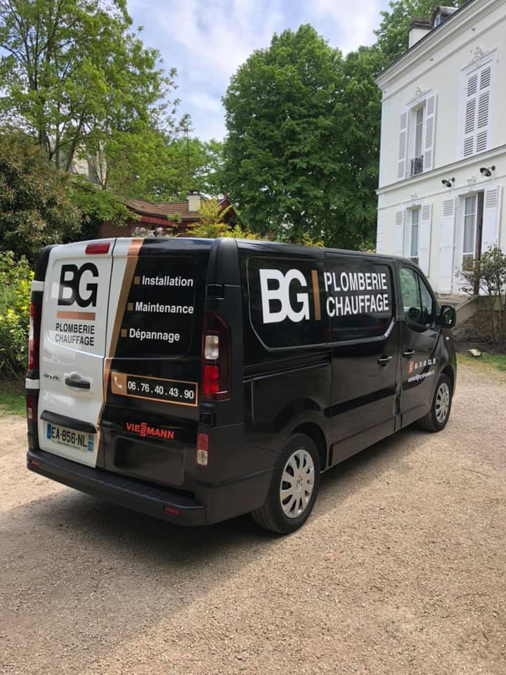 Camionnette BG Plomberie Chauffage — Plaisir 78